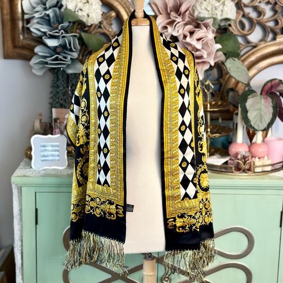 Versace Silk Scarf w Box - Picture 4 of 8